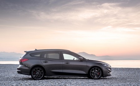 2019 Ford Focus ST Wagon (Euro-Spec; Color: Magnetic) Side Wallpapers 450x275 (187)