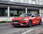 2019 Ford Focus ST Wagon (Euro-Spec) Front Three-Quarter Wallpapers 150x120