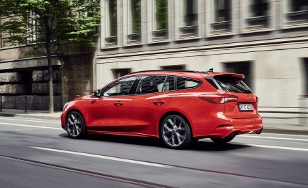 2019 Ford Focus ST Wagon (Euro-Spec) Rear Three-Quarter Wallpapers 450x275 (212)