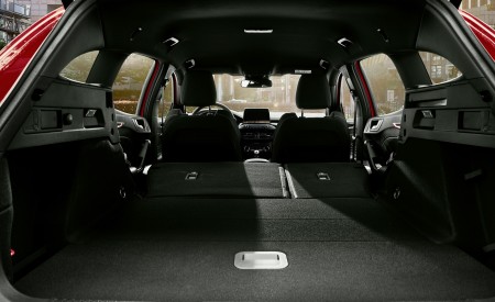 2019 Ford Focus ST Wagon (Euro-Spec) Trunk Wallpapers 450x275 (217)