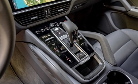 2019 Porsche Cayenne E-Hybrid (US-Spec) Central Console Wallpapers 450x275 (36)