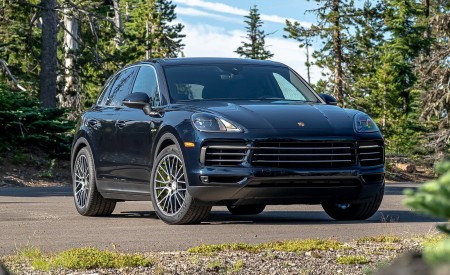 2019 Porsche Cayenne E-Hybrid (US-Spec) Front Three-Quarter Wallpapers 450x275 (16)