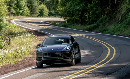 2019 Porsche Cayenne E-Hybrid (US-Spec) Front Wallpapers 450x275 (8)