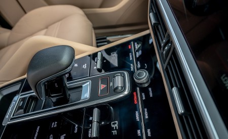 2019 Porsche Cayenne E-Hybrid (US-Spec) Interior Detail Wallpapers 450x275 (31)