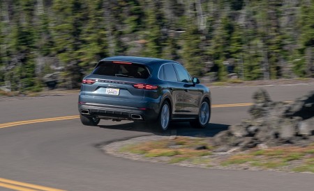 2019 Porsche Cayenne E-Hybrid (US-Spec) Rear Three-Quarter Wallpapers 450x275 (11)
