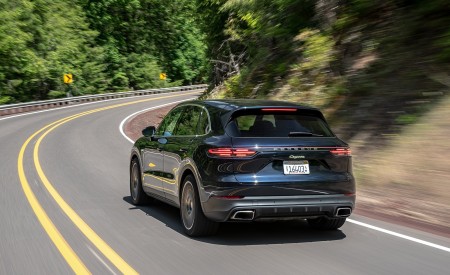 2019 Porsche Cayenne E-Hybrid (US-Spec) Rear Three-Quarter Wallpapers 450x275 (12)