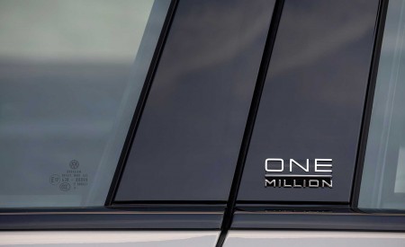 2019 Volkswagen Touareg ONE Million Detail Wallpapers 450x275 (31)