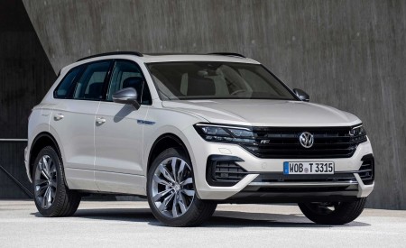 2019 Volkswagen Touareg ONE Million Front Three-Quarter Wallpapers 450x275 (27)