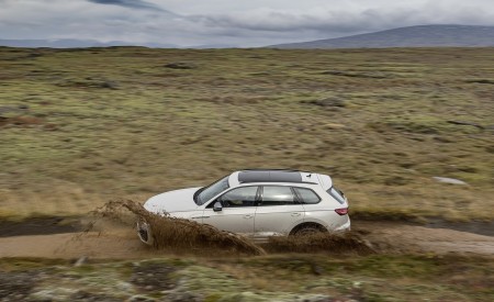 2019 Volkswagen Touareg ONE Million Off-Road Wallpapers 450x275 (8)