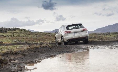 2019 Volkswagen Touareg ONE Million Off-Road Wallpapers 450x275 (12)