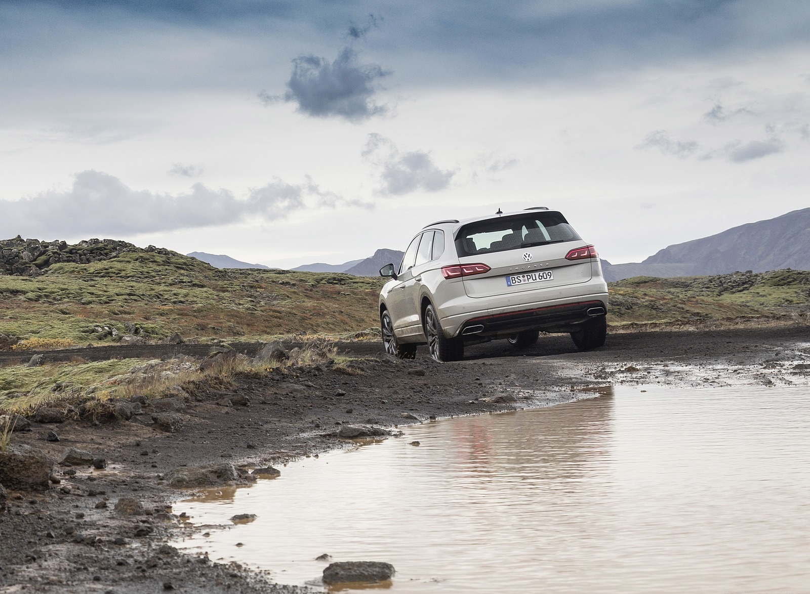 2019 Volkswagen Touareg ONE Million Off-Road Wallpapers (12)