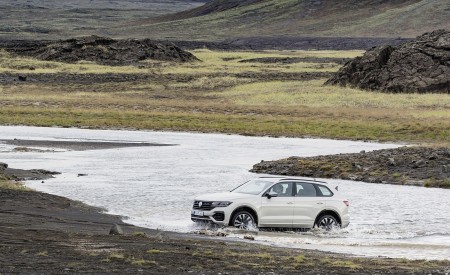 2019 Volkswagen Touareg ONE Million Off-Road Wallpapers 450x275 (13)