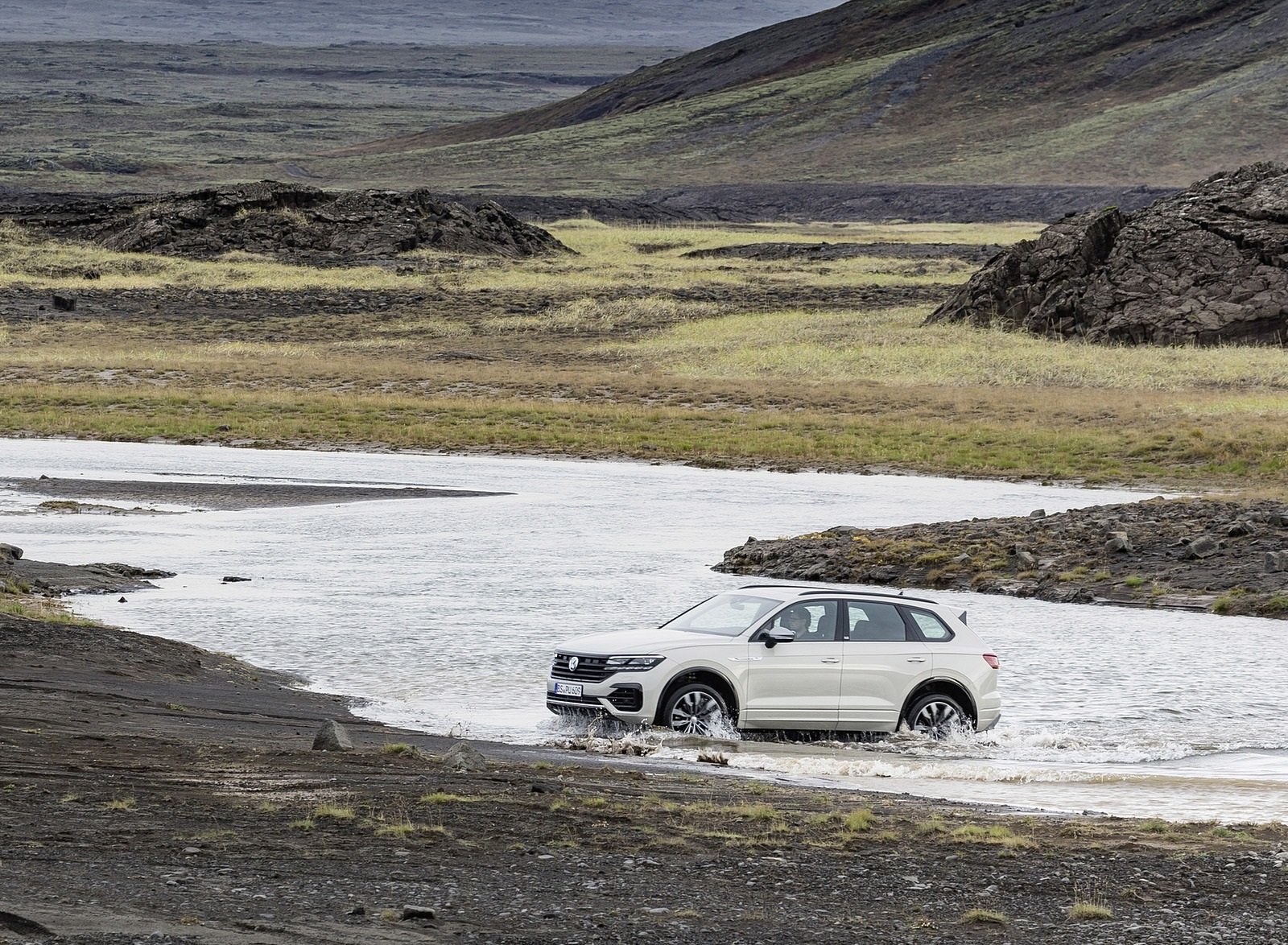 2019 Volkswagen Touareg ONE Million Off-Road Wallpapers (13)