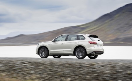 2019 Volkswagen Touareg ONE Million Rear Three-Quarter Wallpapers 450x275 (5)