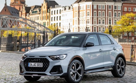 2020 Audi A1 Citycarver (Color: Arrow Gray) Front Three-Quarter Wallpapers 450x275 (53)