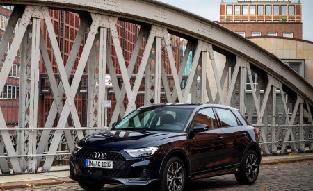 2020 Audi A1 Citycarver (Color: Firmament Blue) Front Three-Quarter Wallpapers 450x275 (18)