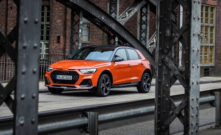 2020 Audi A1 Citycarver (Color: Pulse Orange) Front Three-Quarter Wallpapers 450x275 (40)