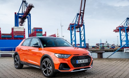 2020 Audi A1 Citycarver (Color: Pulse Orange) Front Three-Quarter Wallpapers 450x275 (38)