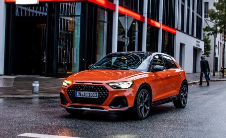 2020 Audi A1 Citycarver (Color: Pulse Orange) Front Three-Quarter Wallpapers 450x275 (27)