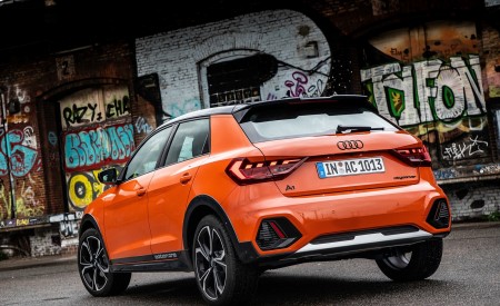 2020 Audi A1 Citycarver (Color: Pulse Orange) Rear Three-Quarter Wallpapers 450x275 (36)