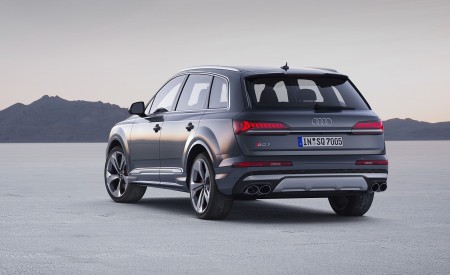 2020 Audi SQ7 TDI (Color: Daytona Gray) Rear Three-Quarter Wallpapers 450x275 (121)