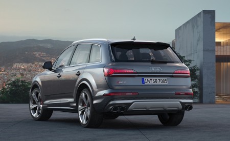 2020 Audi SQ7 TDI (Color: Daytona Gray) Rear Three-Quarter Wallpapers 450x275 (123)