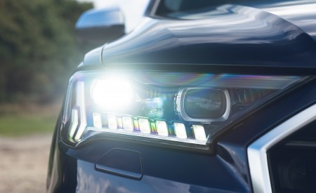 2020 Audi SQ7 TDI Vorsprung (UK-Spec) Headlight Wallpapers 450x275 (49)