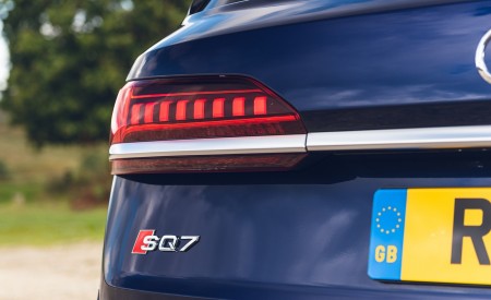 2020 Audi SQ7 TDI Vorsprung (UK-Spec) Tail Light Wallpapers 450x275 (63)