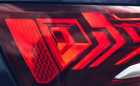 2020 Audi SQ7 TDI Vorsprung (UK-Spec) Tail Light Wallpapers 450x275 (71)