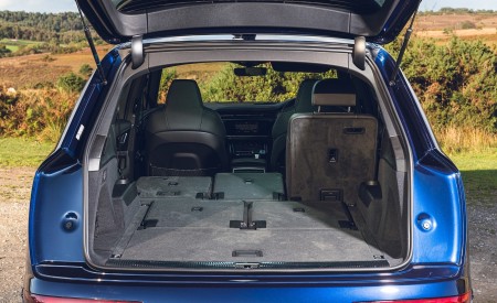 2020 Audi SQ7 TDI Vorsprung (UK-Spec) Trunk Wallpapers 450x275 (109)