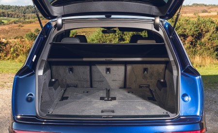 2020 Audi SQ7 TDI Vorsprung (UK-Spec) Trunk Wallpapers 450x275 (110)