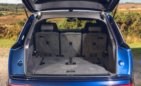 2020 Audi SQ7 TDI Vorsprung (UK-Spec) Trunk Wallpapers 450x275 (111)