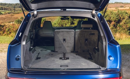 2020 Audi SQ7 TDI Vorsprung (UK-Spec) Trunk Wallpapers 450x275 (113)