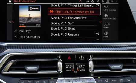 2020 BMW X6 M50i Central Console Wallpapers 450x275 (76)