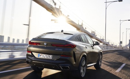 2020 BMW X6 M50i Rear Three-Quarter Wallpapers 450x275 (106)