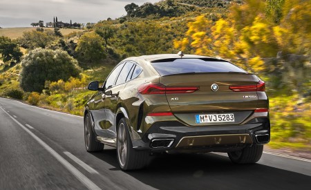 2020 BMW X6 M50i Rear Three-Quarter Wallpapers 450x275 (107)
