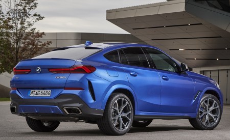 2020 BMW X6 M50i Rear Three-Quarter Wallpapers 450x275 (36)