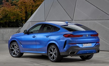 2020 BMW X6 M50i Rear Three-Quarter Wallpapers 450x275 (37)