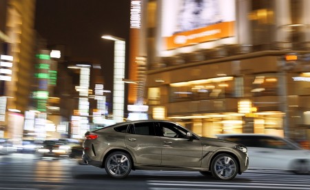 2020 BMW X6 M50i Side Wallpapers 450x275 (117)