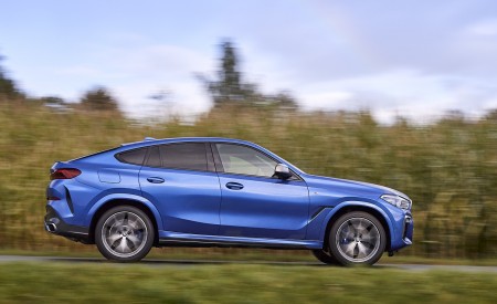 2020 BMW X6 M50i Side Wallpapers 450x275 (31)
