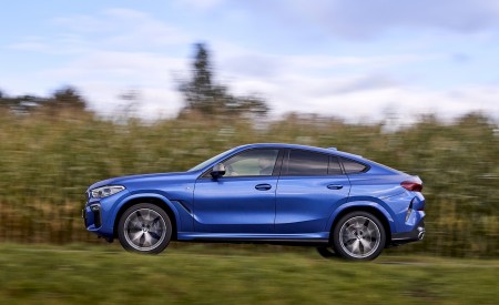 2020 BMW X6 M50i Side Wallpapers 450x275 (32)