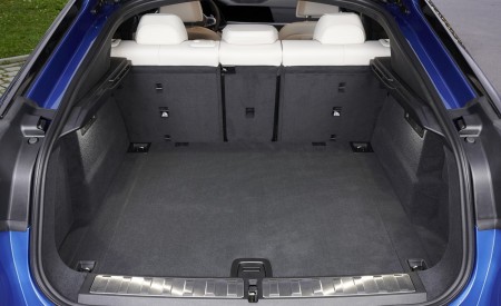 2020 BMW X6 M50i Trunk Wallpapers 450x275 (99)