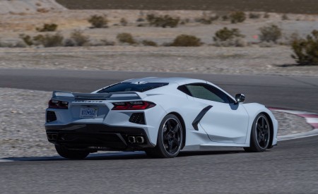 2020 Chevrolet Corvette Stingray (Color: Blade Silver Metallic) Rear Three-Quarter Wallpapers 450x275 (86)