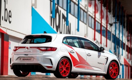 2020 Renault Mégane R.S. Trophy-R Rear Three-Quarter Wallpapers 450x275 (33)