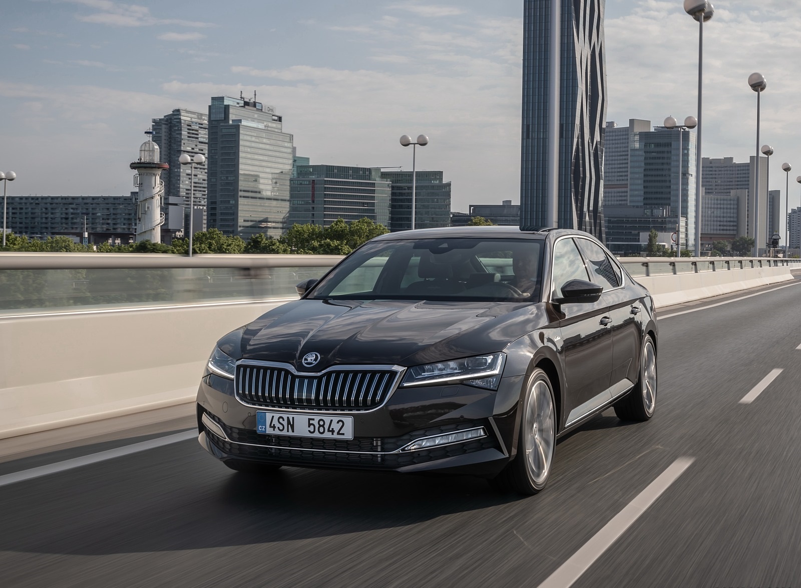 2020 Skoda Superb Laurin & Klement Front Three-Quarter Wallpapers (1)