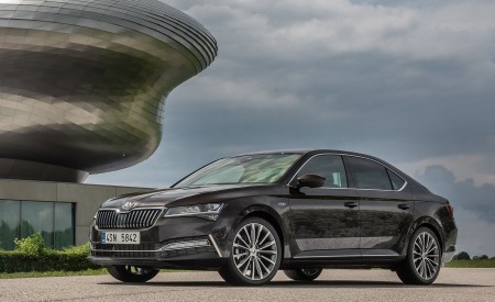 2020 Skoda Superb Laurin & Klement Front Three-Quarter Wallpapers 450x275 (15)