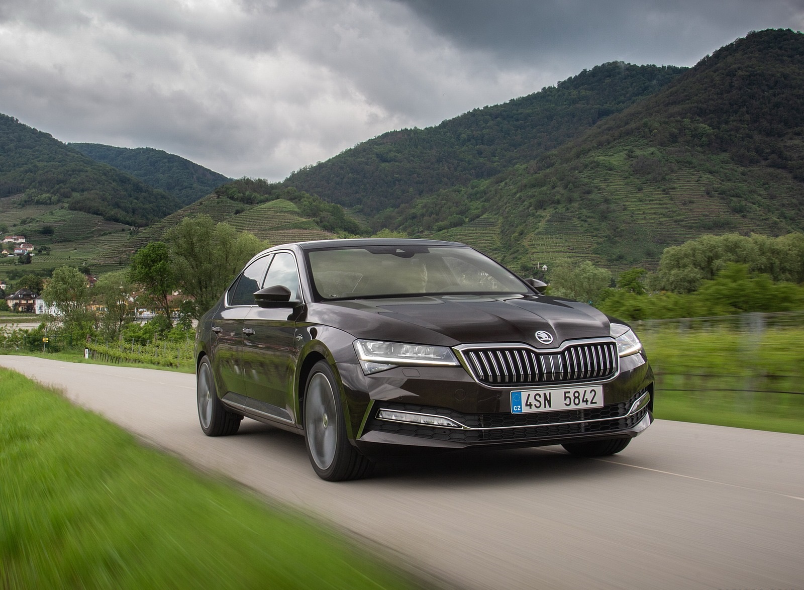 2020 Skoda Superb Laurin & Klement Front Three-Quarter Wallpapers (2)