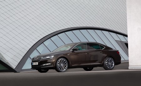 2020 Skoda Superb Laurin & Klement Front Three-Quarter Wallpapers 450x275 (16)