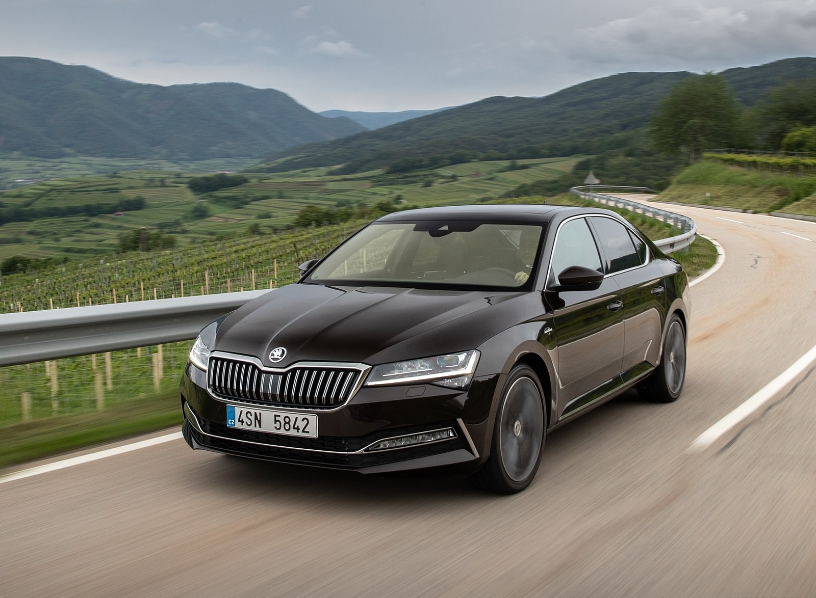 2020 Skoda Superb Laurin & Klement Front Three-Quarter Wallpapers (3)