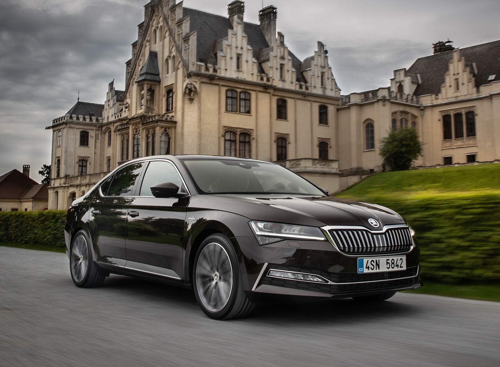 2020 Skoda Superb Laurin & Klement Front Three-Quarter Wallpapers (4)